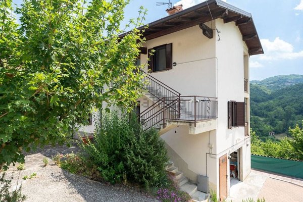 casa indipendente in vendita a Romagnese in zona Casa