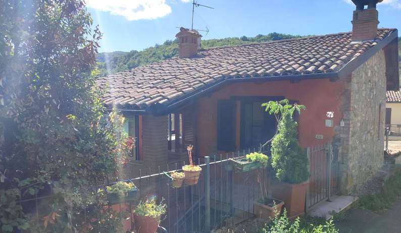 casa indipendente in vendita a Romagnese in zona Casa