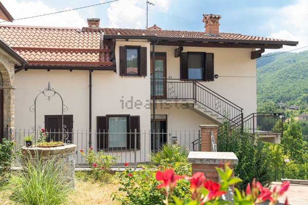 casa indipendente in vendita a Romagnese in zona Casa