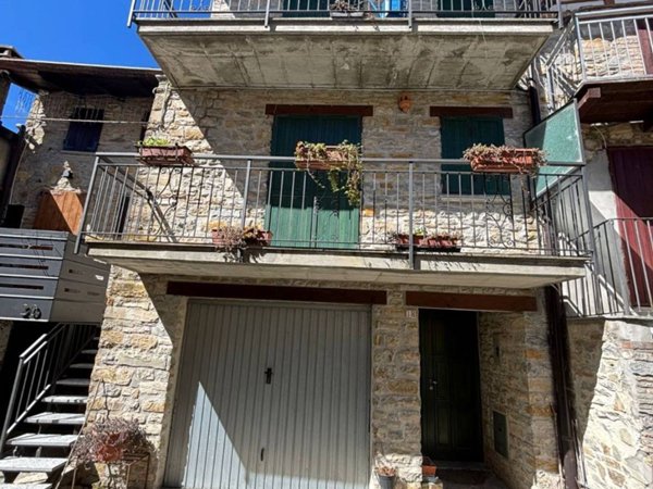 casa indipendente in vendita a Romagnese in zona Casa