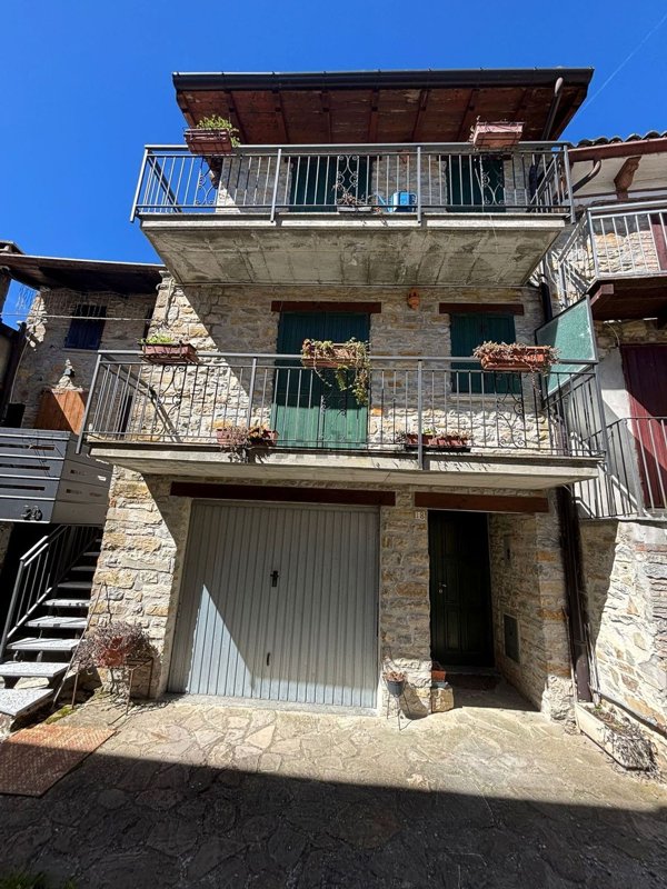 casa indipendente in vendita a Romagnese in zona Casa