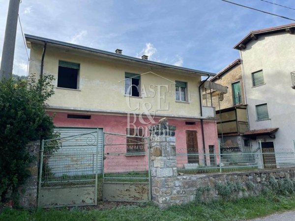 casa indipendente in vendita a Romagnese in zona Casa