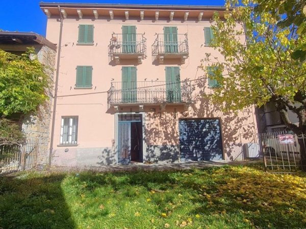 casa indipendente in vendita a Romagnese in zona Casa