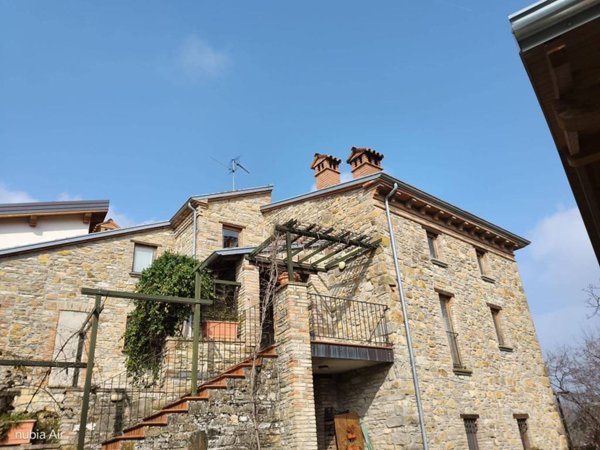 casa indipendente in vendita a Romagnese in zona Casa