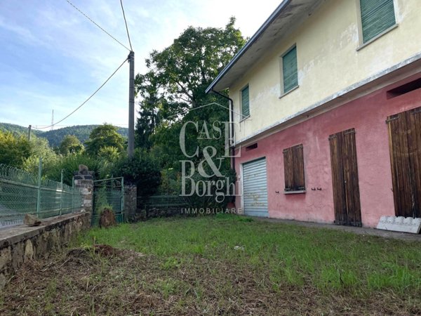 casa indipendente in vendita a Romagnese in zona Casa