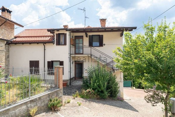 casa indipendente in vendita a Romagnese in zona Casa