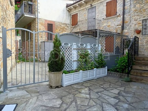 casa indipendente in vendita a Romagnese in zona Casa