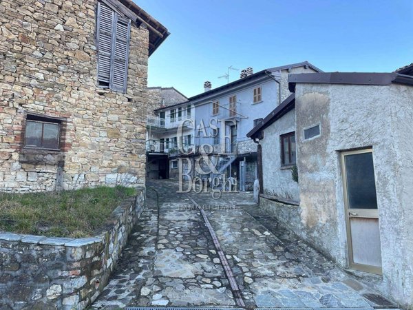 casa indipendente in vendita a Romagnese in zona Casa