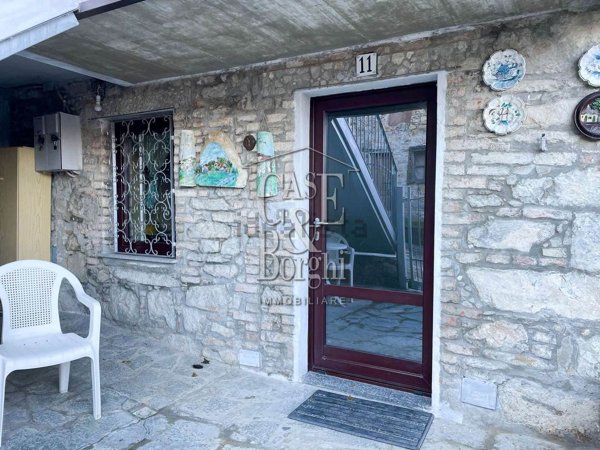 casa indipendente in vendita a Romagnese in zona Casa