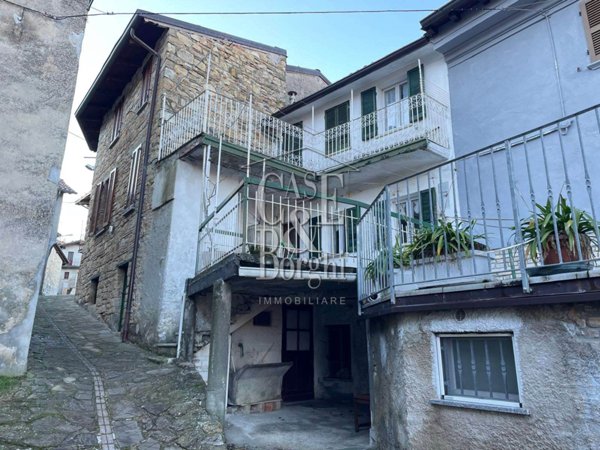 casa indipendente in vendita a Romagnese in zona Casa