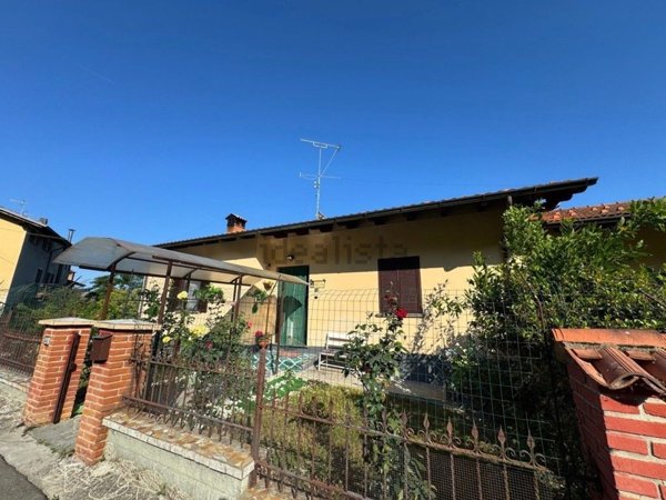 casa indipendente in vendita a Romagnese in zona Casa