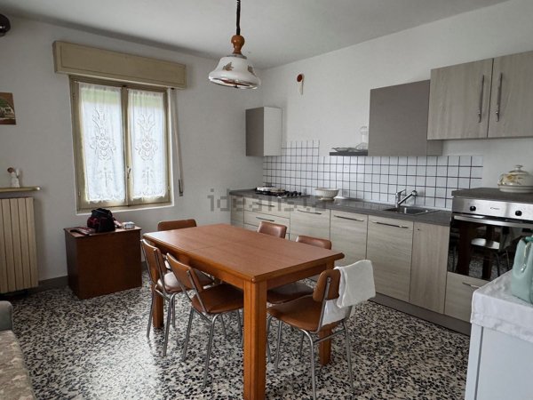casa semindipendente in vendita a Romagnese in zona Casa