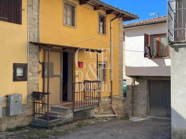 casa indipendente in vendita a Romagnese in zona Casa