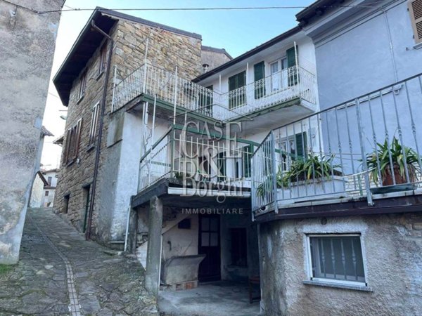 casa indipendente in vendita a Romagnese in zona Casa