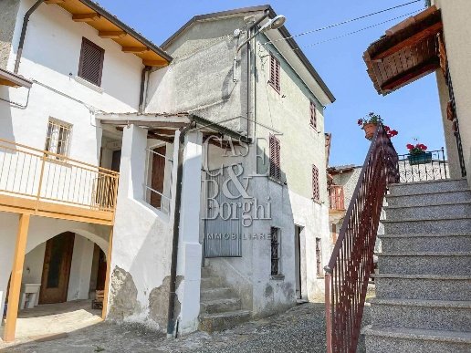 casa indipendente in vendita a Romagnese in zona Casa