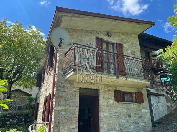 casa indipendente in vendita a Romagnese in zona Casa