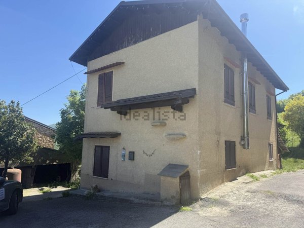 casa indipendente in vendita a Romagnese in zona Casa