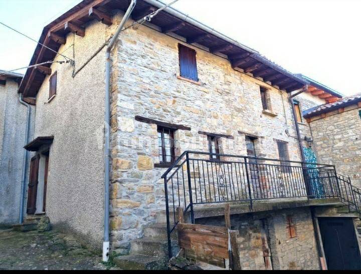 casa indipendente in vendita a Romagnese in zona Casa