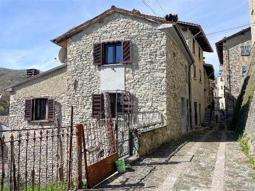 casa indipendente in vendita a Romagnese in zona Casa