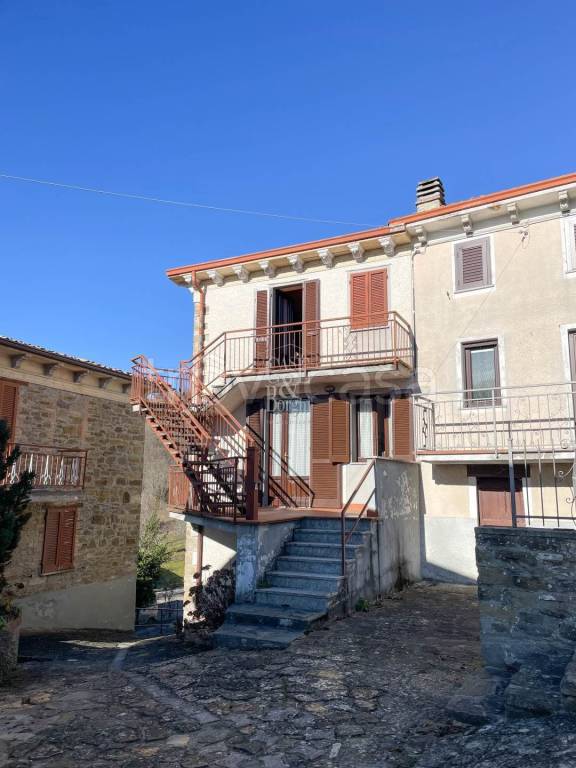 casa indipendente in vendita a Romagnese in zona Casa