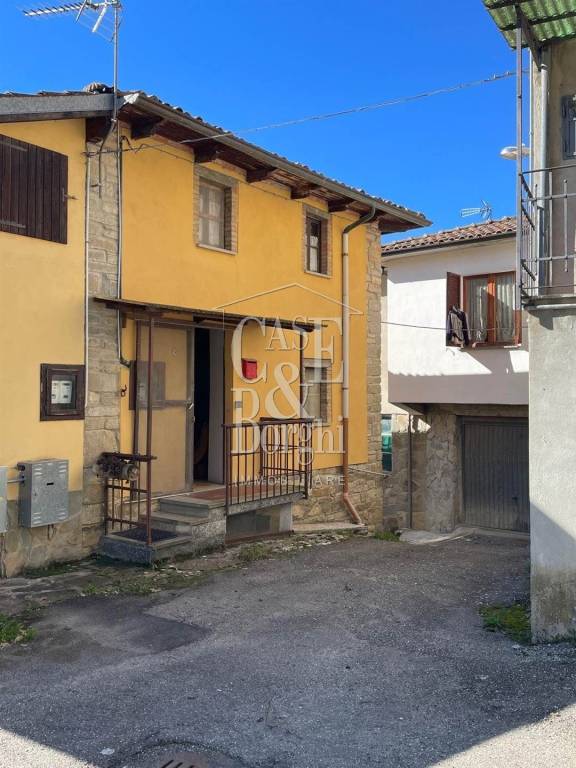 casa indipendente in vendita a Romagnese in zona Casa Pilla