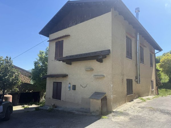 casa indipendente in vendita a Romagnese in zona Casa