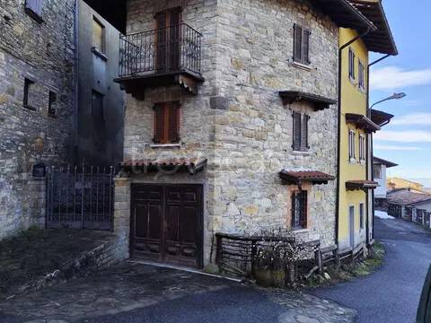 casa indipendente in vendita a Romagnese in zona Grazzi