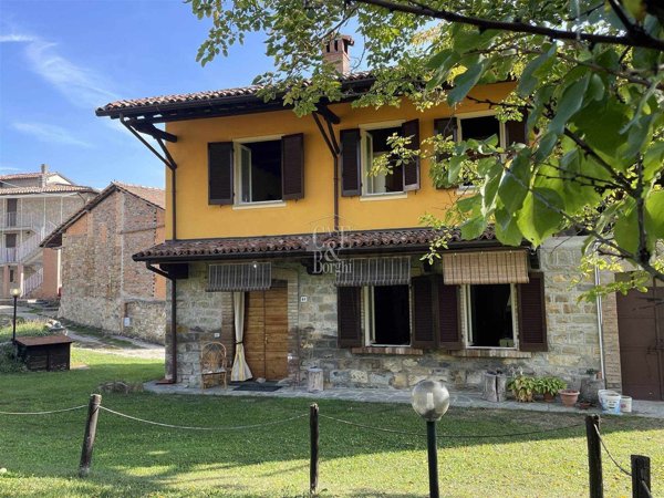casa indipendente in vendita a Romagnese in zona Casa