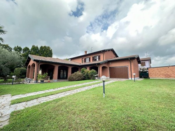 casa indipendente in vendita a Roncaro