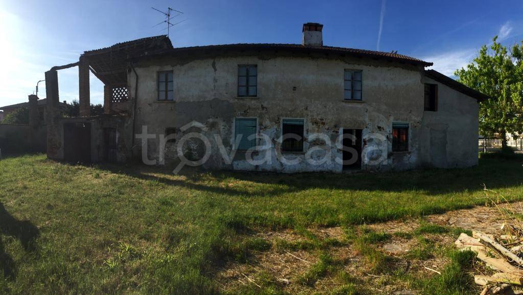 casale in vendita a Roncaro
