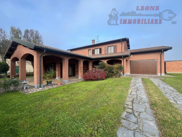 casa indipendente in vendita a Roncaro