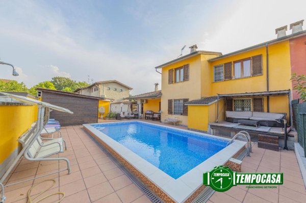 casa indipendente in vendita a Roncaro