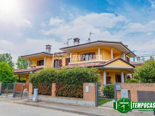casa indipendente in vendita a Roncaro