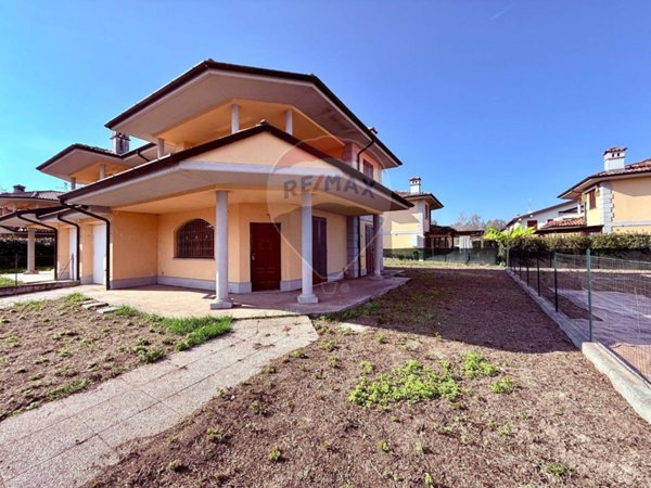 casa indipendente in vendita a Roncaro