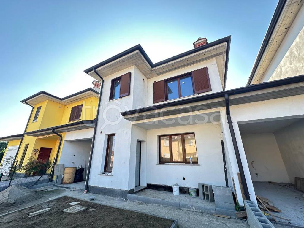 casa indipendente in vendita a Roncaro