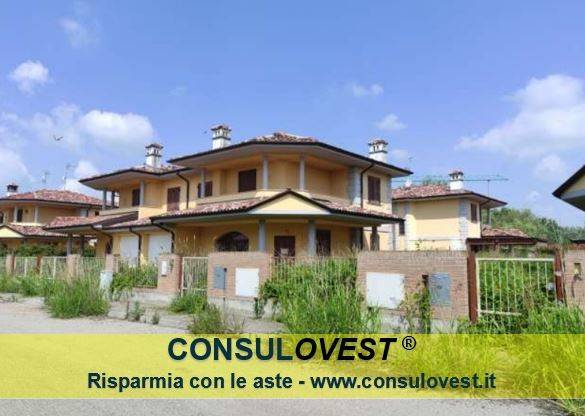 casa indipendente in vendita a Roncaro