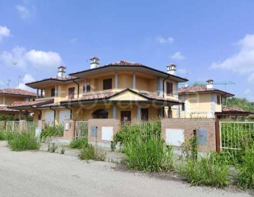 casa indipendente in vendita a Roncaro