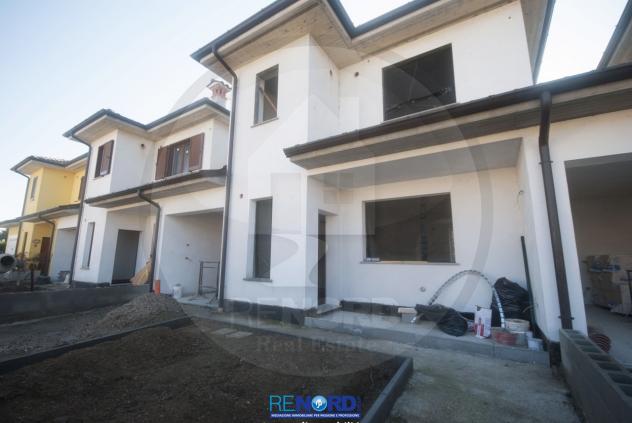 casa indipendente in vendita a Roncaro