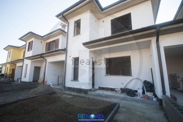 casa indipendente in vendita a Roncaro