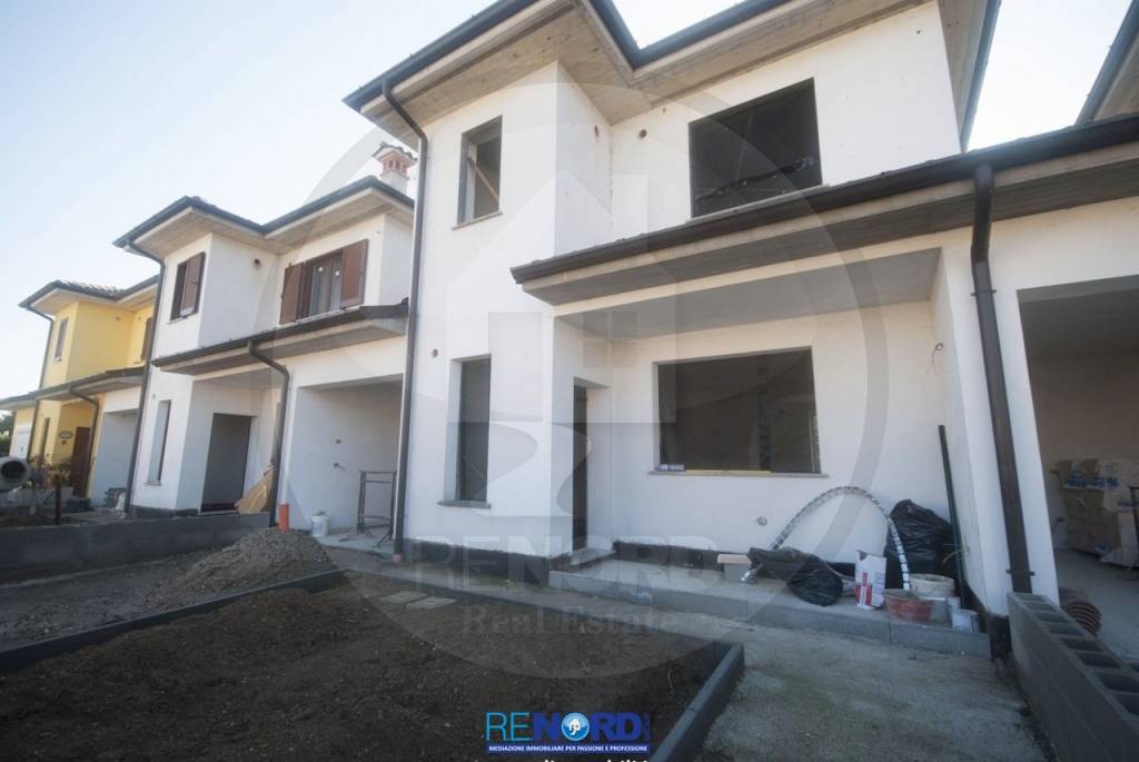 casa indipendente in vendita a Roncaro