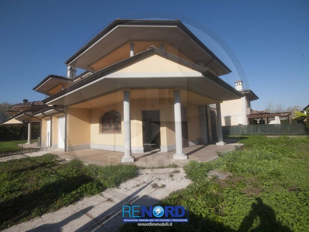casa indipendente in vendita a Roncaro