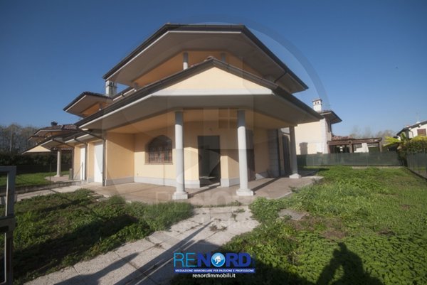 casa indipendente in vendita a Roncaro