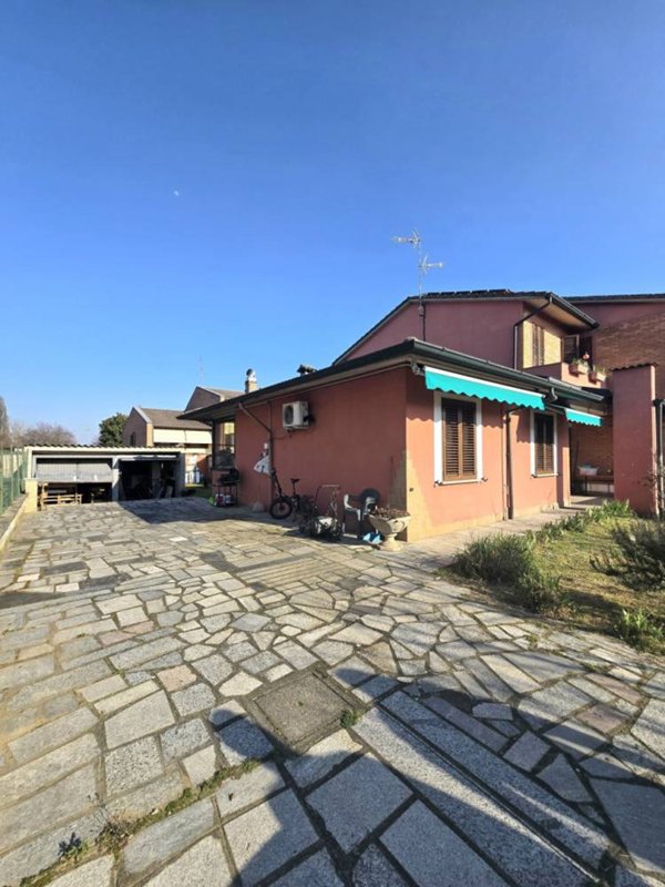 casa indipendente in vendita a Roncaro