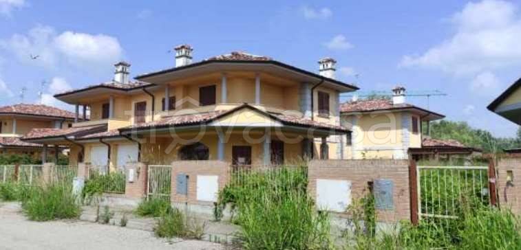 casa indipendente in vendita a Roncaro