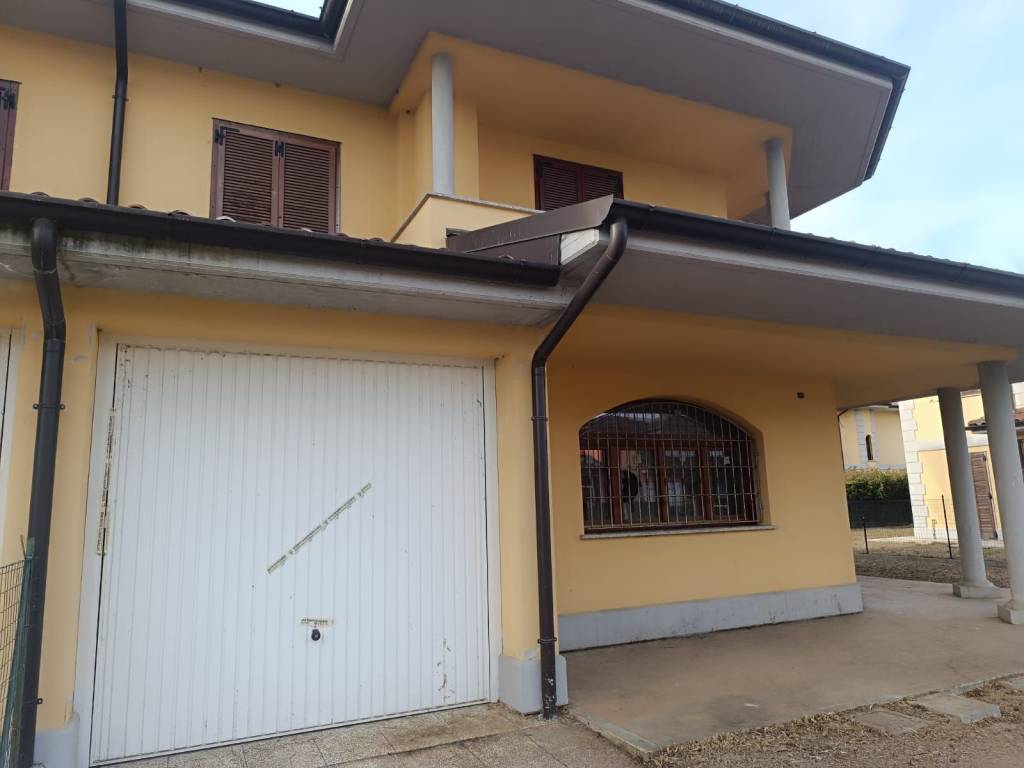 casa indipendente in vendita a Roncaro