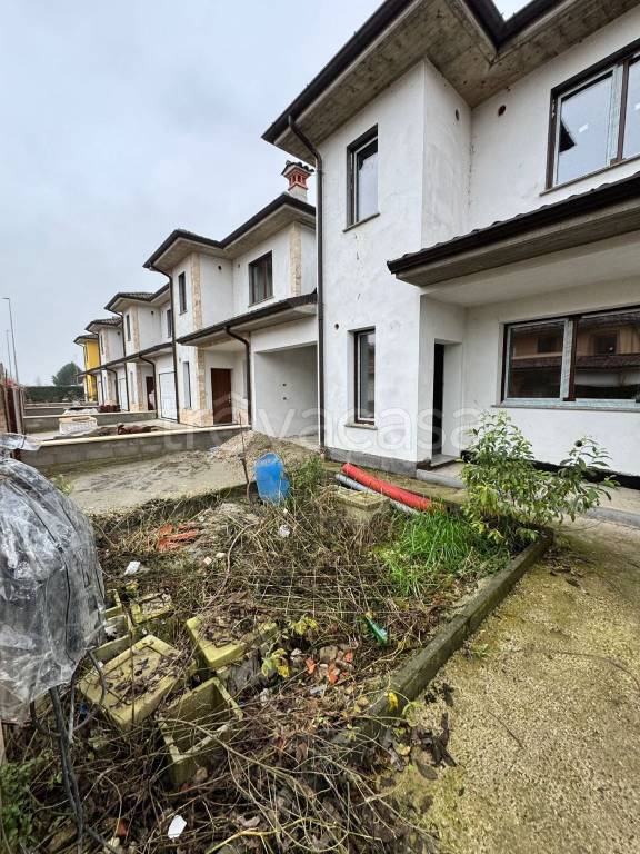 casa indipendente in vendita a Roncaro