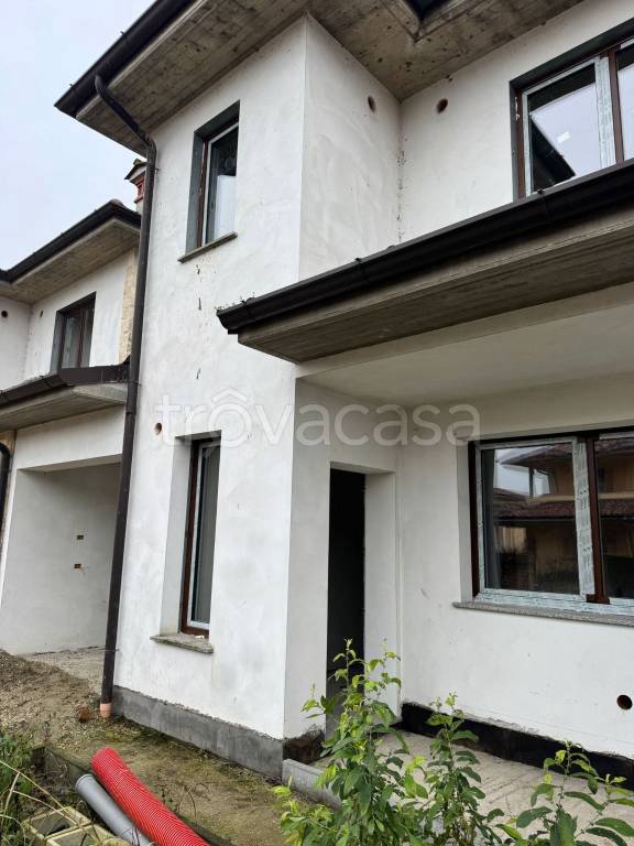 casa indipendente in vendita a Roncaro