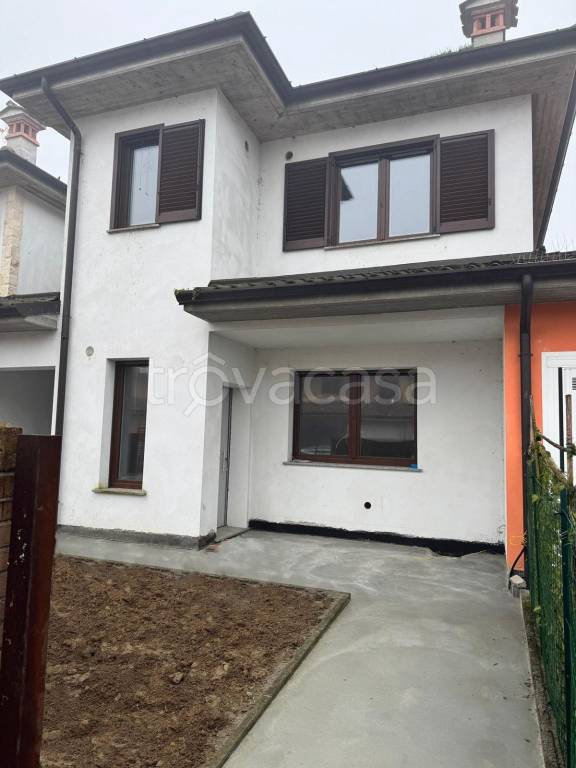 casa indipendente in vendita a Roncaro