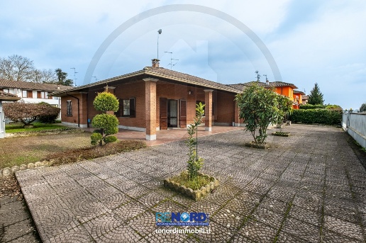 casa indipendente in vendita a Roncaro