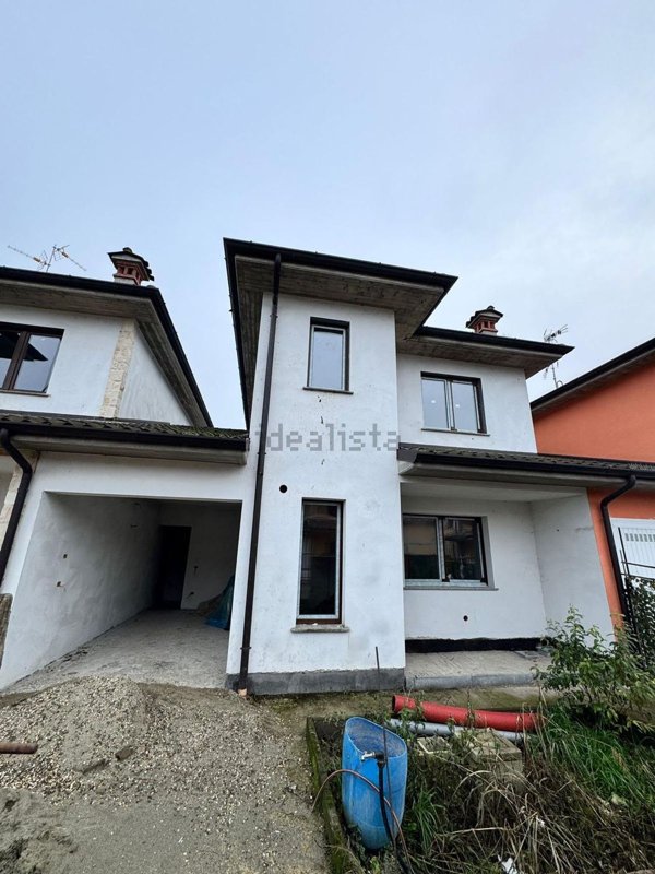 casa indipendente in vendita a Roncaro